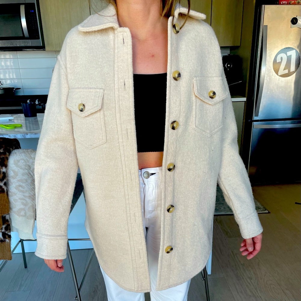 Aritzia, Wilfred shirt Jacket Cream color size XXS